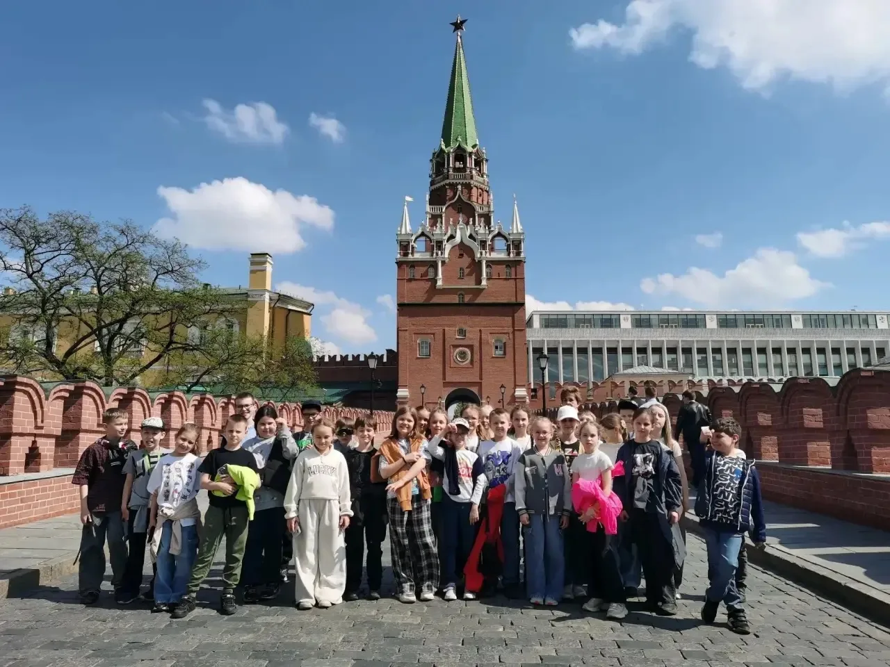 ⭐️ Экскурсия в Московский Кремль  🌿 Ученики 3 класса «Э» и 3 класса «В» классов посетили Московский 