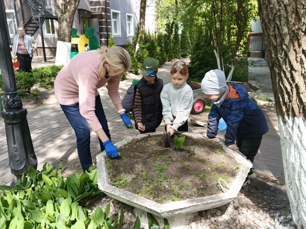 🌱Воспитанники МАДОУ д/с № 64 приняли участие в экологическом мероприятие - посадке цве...