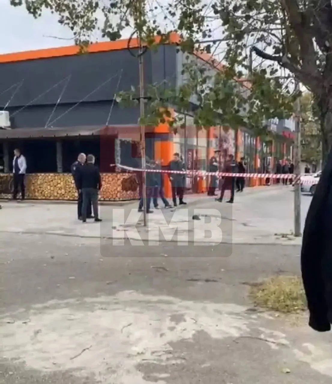 → ❗️Двое ранены во время перестрелки у кафе в Георгиевске.

У кафе в Георгиевске произошла перестрел
