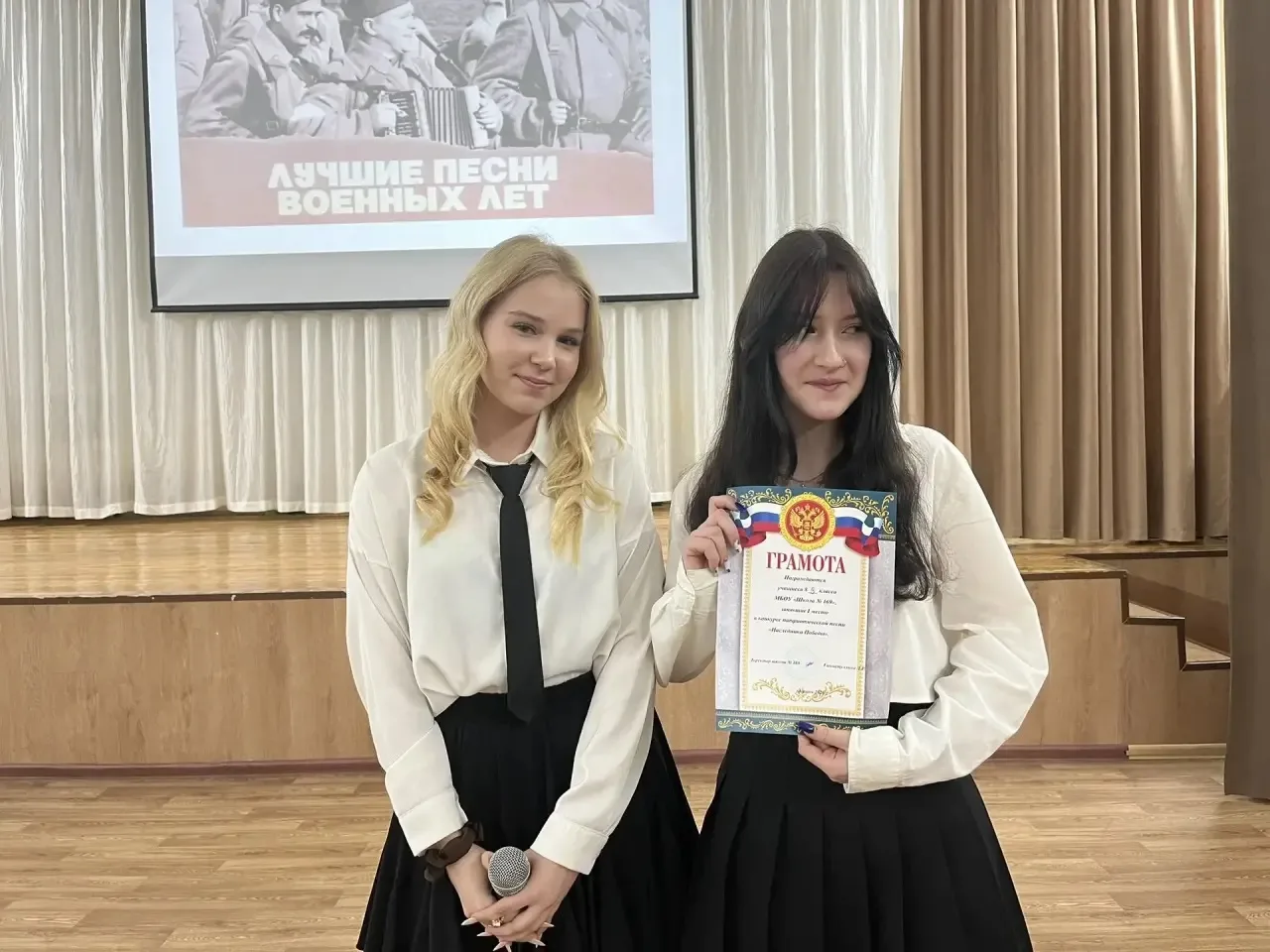 Битва хоров🎼  Вчера состоялся заключительный этап школьной «Битвы хоров», в котором приняли участие 