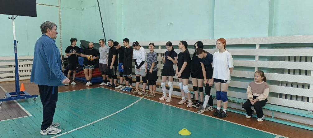 Сегодня в спортивном зале Альменевской СОШ прошла эстафета ВФСК ГТО среди юношей и деву...