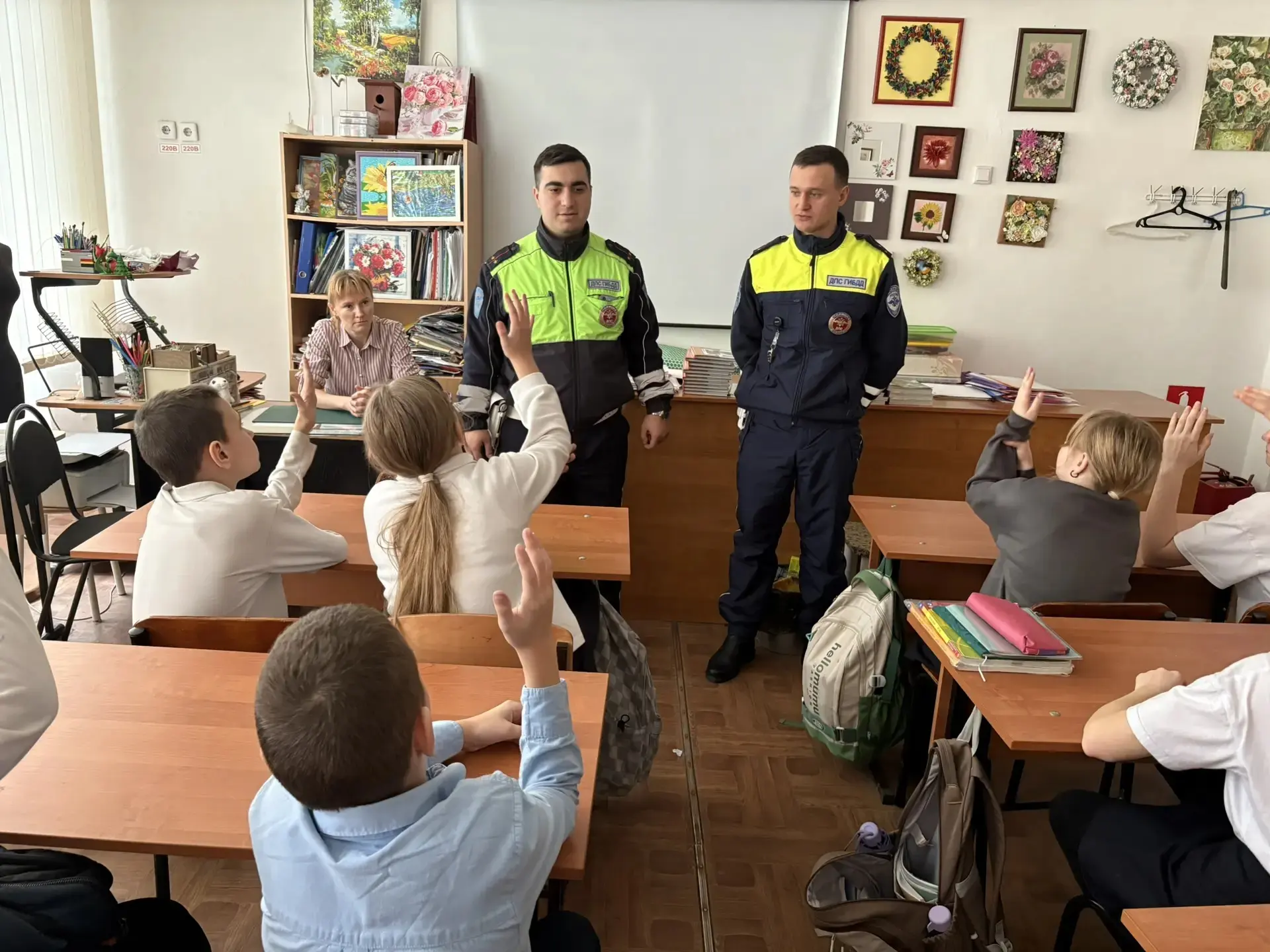 ⚡️ Азбука дороги с ГИБДД!  Сегодня сотрудники Госавтоинспекции провели для наших учеников лекцию по 