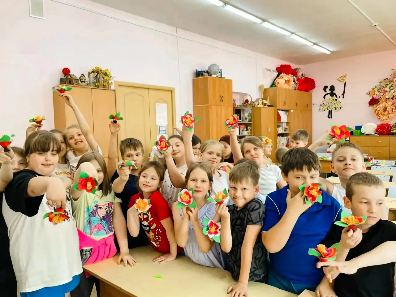 🌸 «ЛЕТНЯЯ СМЕНА»: ЦВЕТЫ СВОИМИ РУКАМИ

В школьном лагере «Летняя смена» состоялся творческий мастер