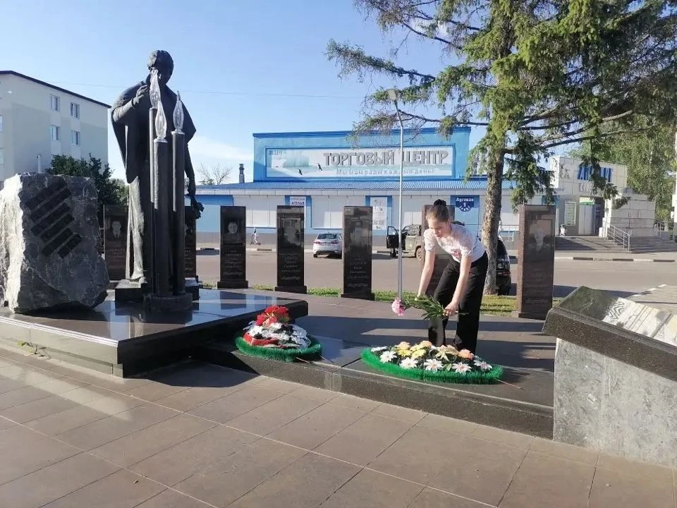 Александра Ушкалова, ученица 6 класса А, приняла участие в акции "Памяти героев"