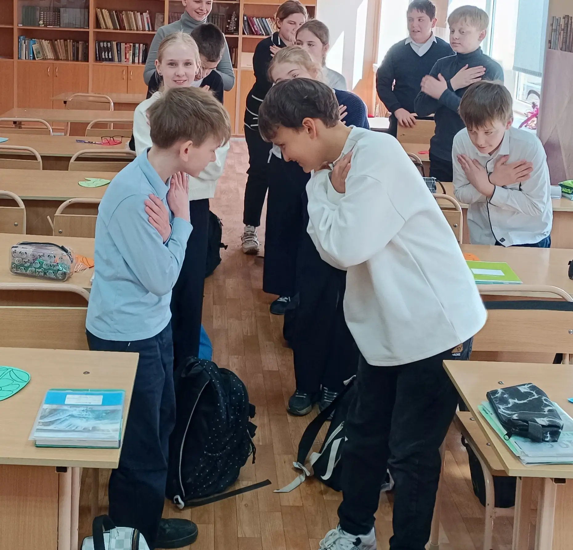 Здравствуйте! Вас приветствует наш 5-А класс.  🤝🤝Что такое «Здравствуй?» -  Лучшее из слов,👍  ☀Потом