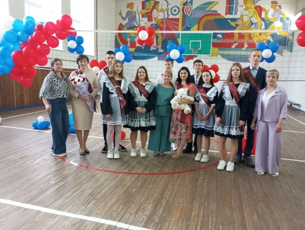 🔔🎈26 мая 2026 года в нашей школе  прошла торжественная линейка, посвящëнная  Последне...