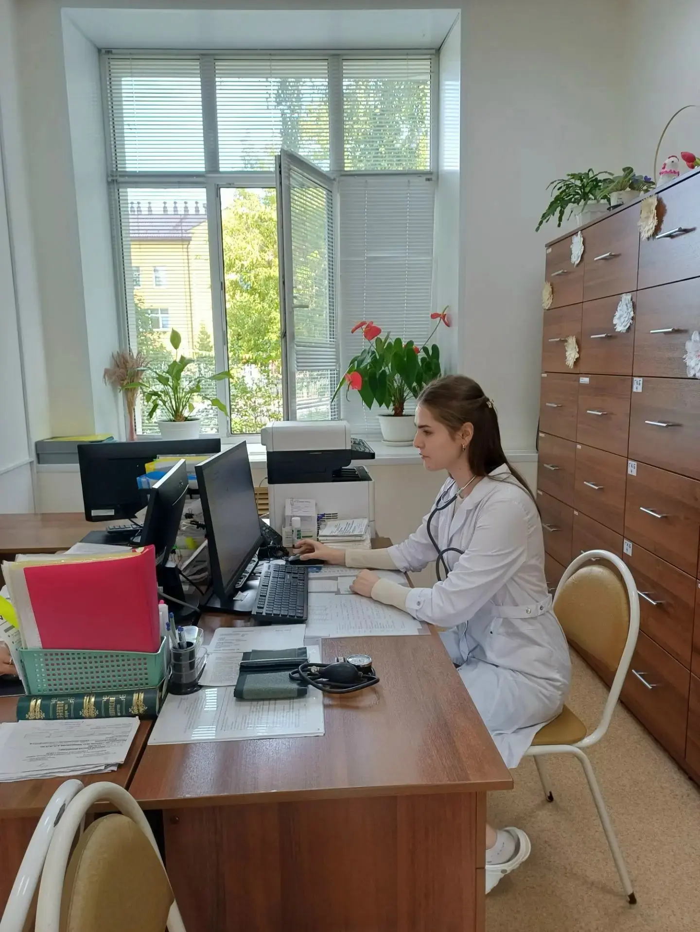 👩‍⚕Сегодня мы снова знакомим вас с нашим молодым специалистом из среднего медицинского...