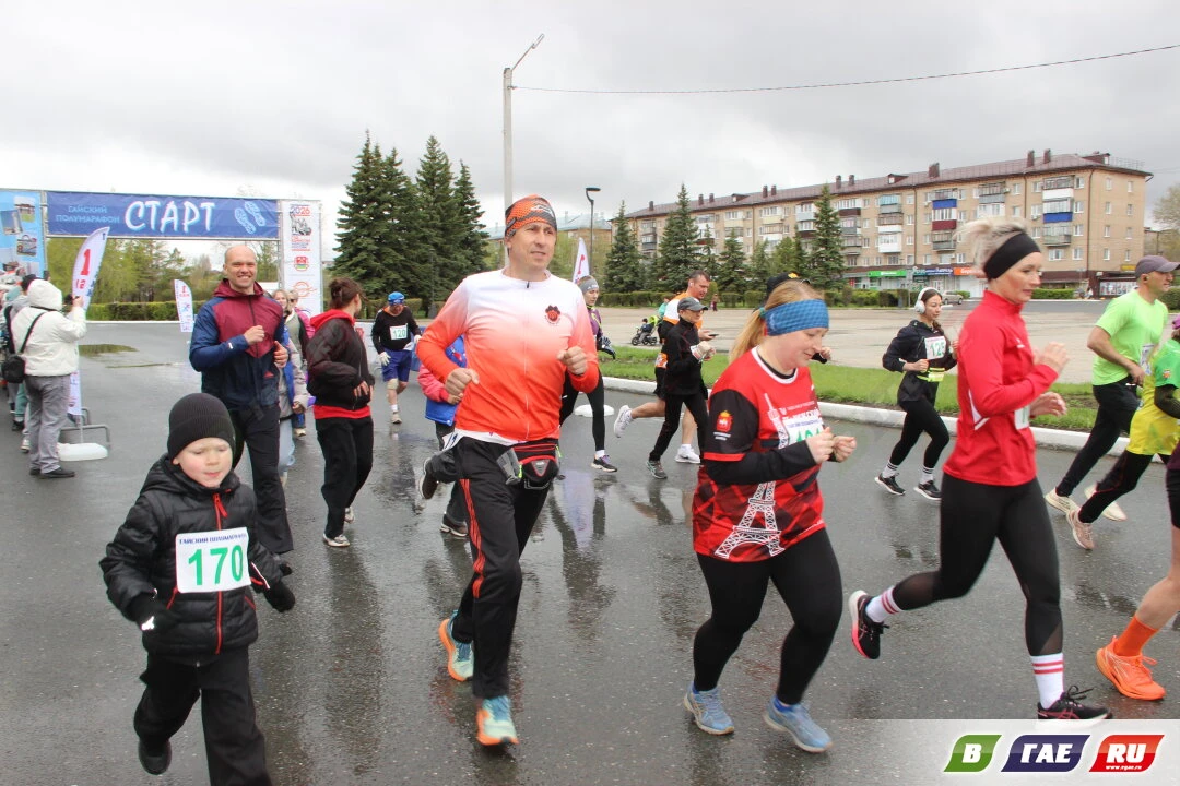 Гай бежит! В городе проходит большой спортивный праздник — XXVII полумарафон памяти И.М. Агрызкова. 