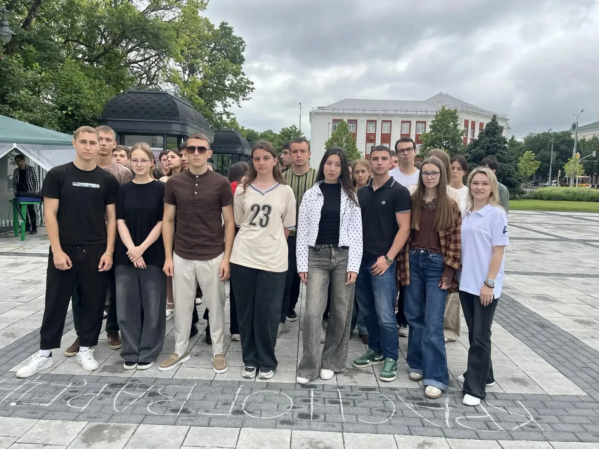Подготовка к главному событию: выпускники Красногвардейского района репетируют республиканский вальс
