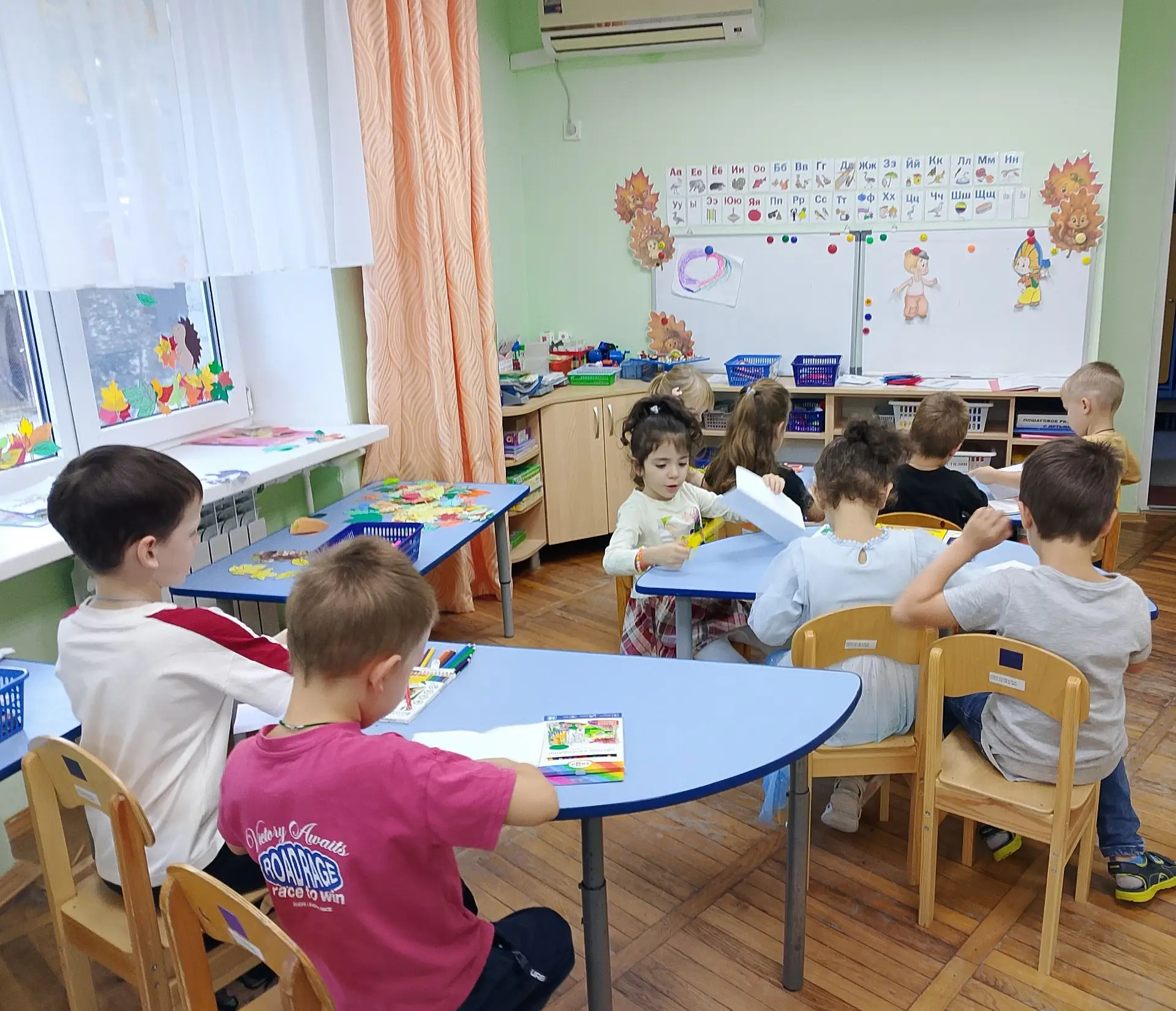 Воспитанники группы  "Капитошка " плодотворно  проводят время в детском саду!