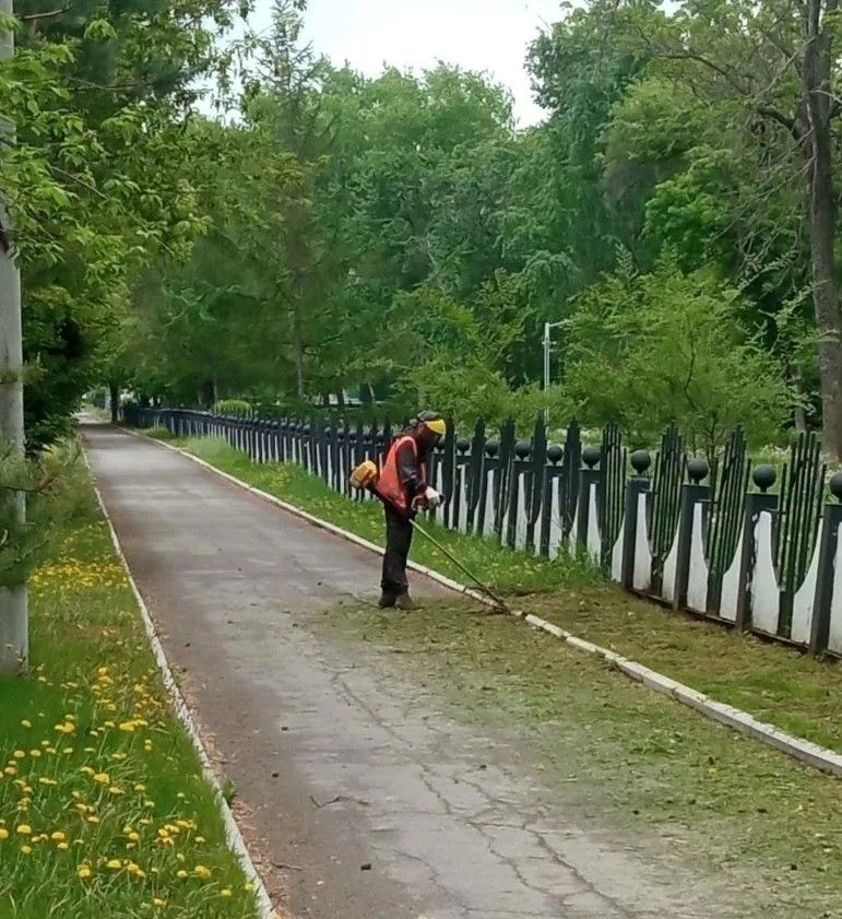 Наведение порядка в городе продолжается!   В понедельник, 18 мая, силами муниципального учреждения «