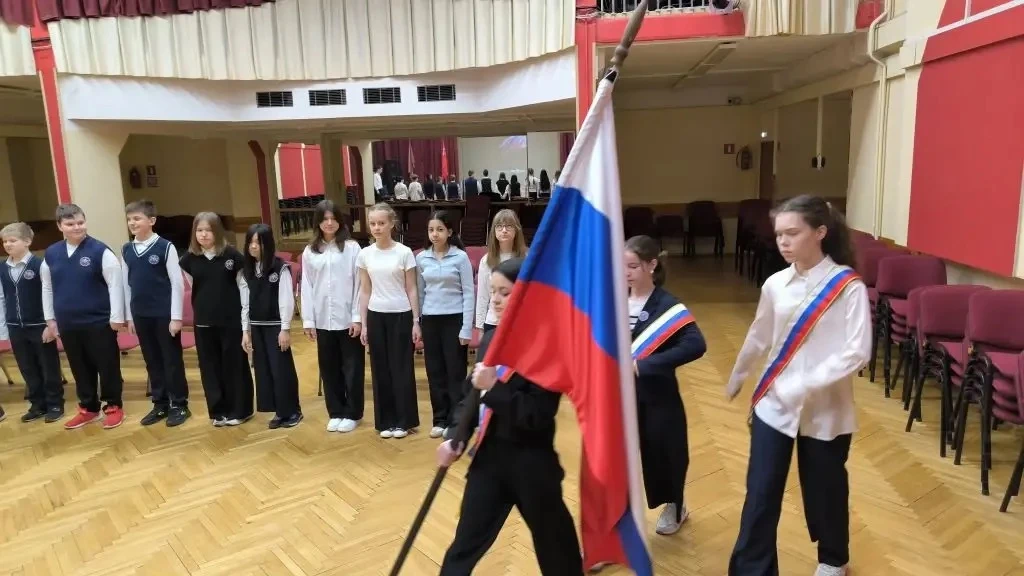 🇷🇺 Торжественное поднятие Флага Российской Федерации    ✨ Почетное право установить Флаг Российской 