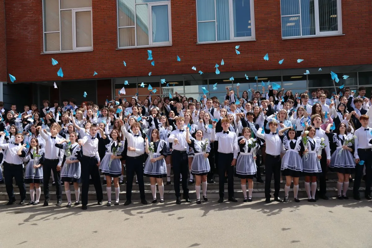 📣📣📣Сегодня в школе прозвенел один из самых трогательных и долгожданных праздников - Последний звонок