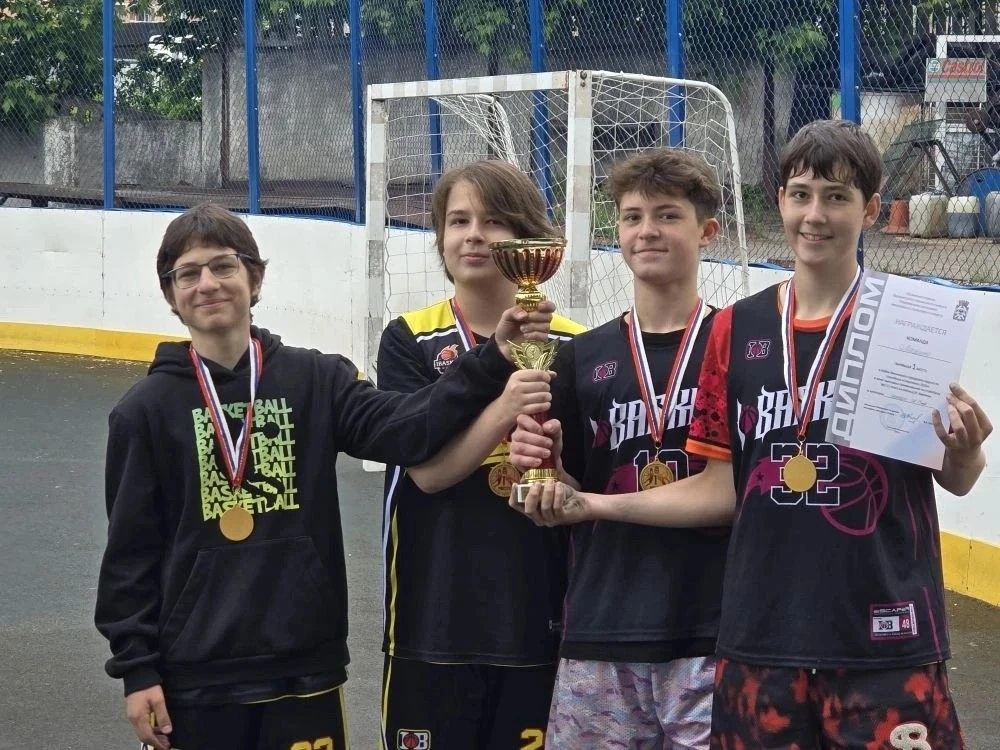 🏀 Триумф Лопатинской школы: наши ребята — чемпионы округа по стритболу!

В рамках Кубка Ленинского 