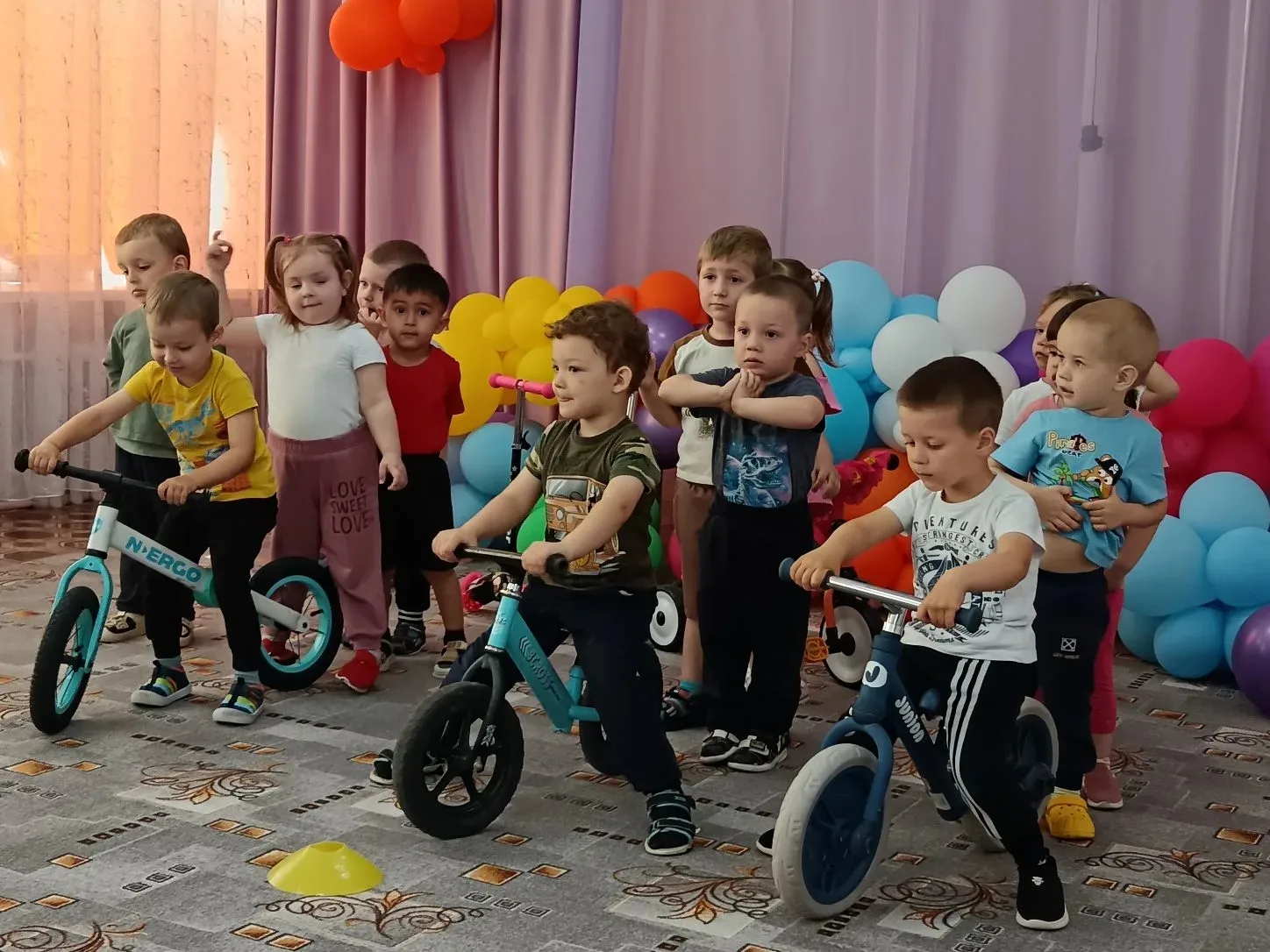 3 июня-Международный день велосипеда. И сегодня ребята 2 младшей гр пришли в детский са...