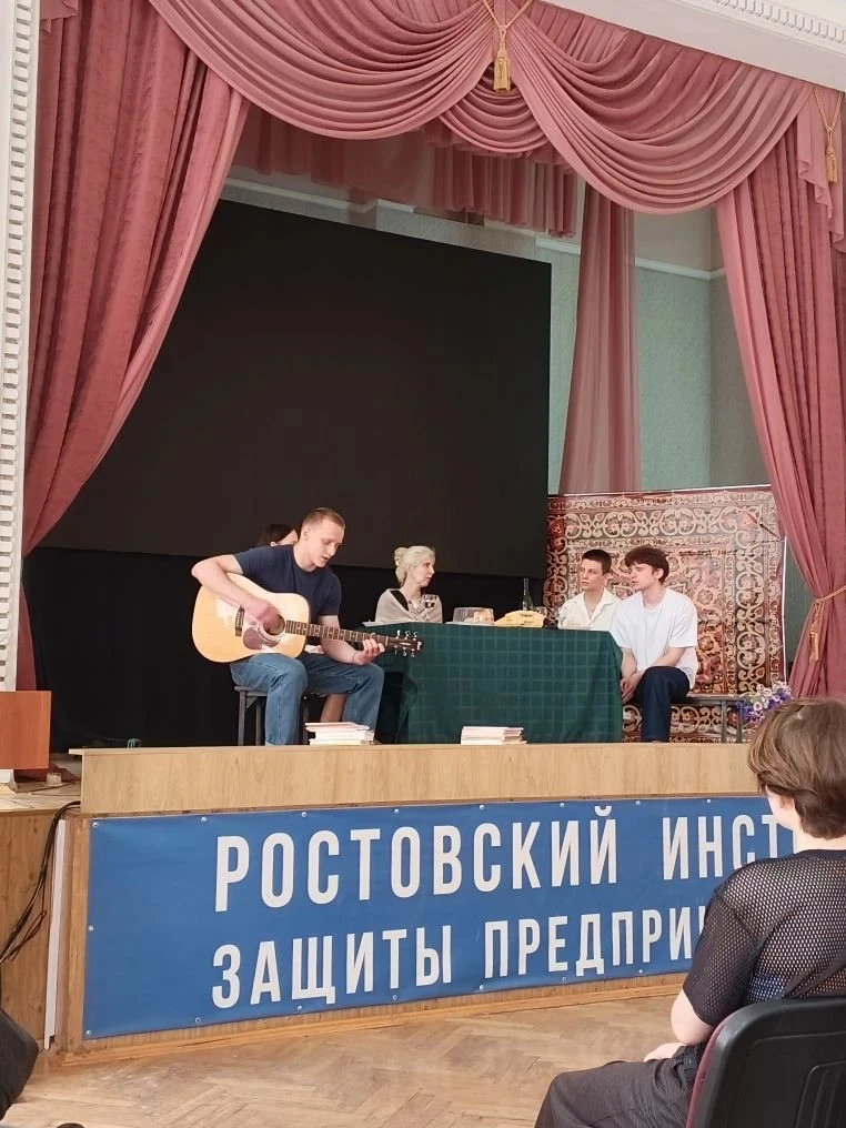 Студенты колледжа РИЗП представили спектакль по пьесе Людмилы Разумовской «Дорогая Елен...