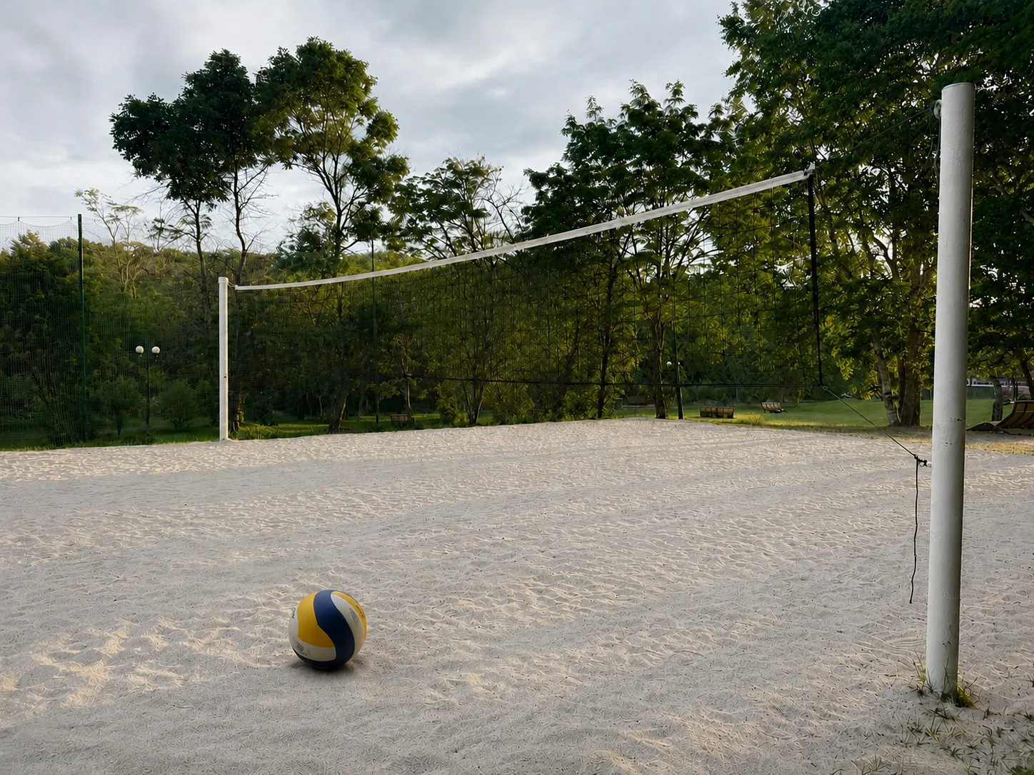 🏐 Любители волейбола, отличные новости!

Мы обновили песок на площадке, чтобы играть вам было ещё п