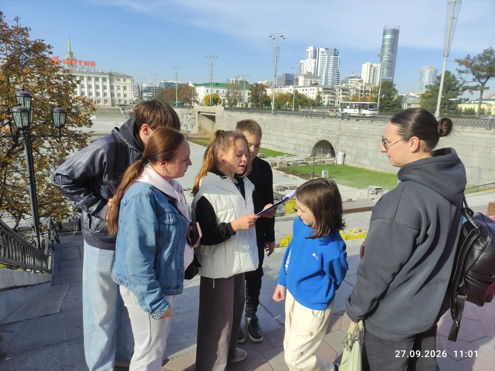 🏛️ Одна прогулка, три квеста и тысячи открытий: как прошло воскресенье у команды школы...