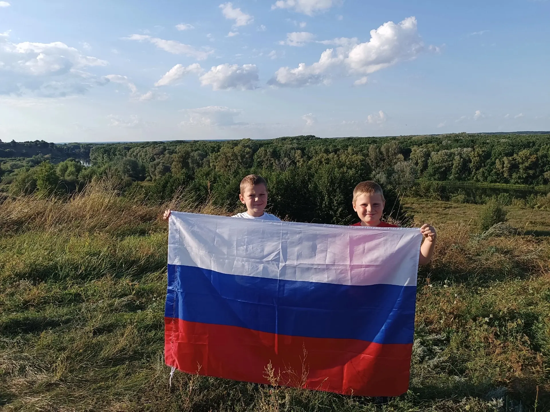 Фомич Александр, ученик 3"А" класса и Фомич Максим, ученик 2"А" класса принимают участи...