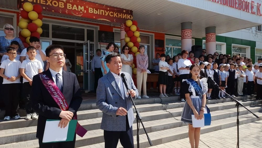 Сегодня в школах прошли линейки, посвященные окончанию учебного года  
По ежегодной традиции Начальн