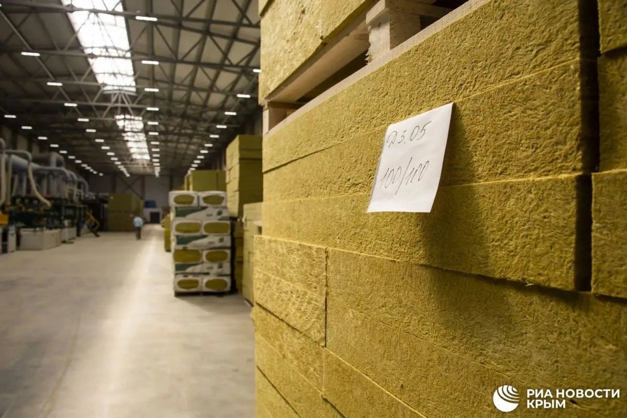🏭Крупный завод минеральной ваты открыли в Симферопольском районе   Завод сможет выпускать до 30 тыся