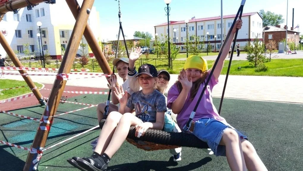 🎈 Выше неба: 4 августа — День качания на качелях! ☁️✨