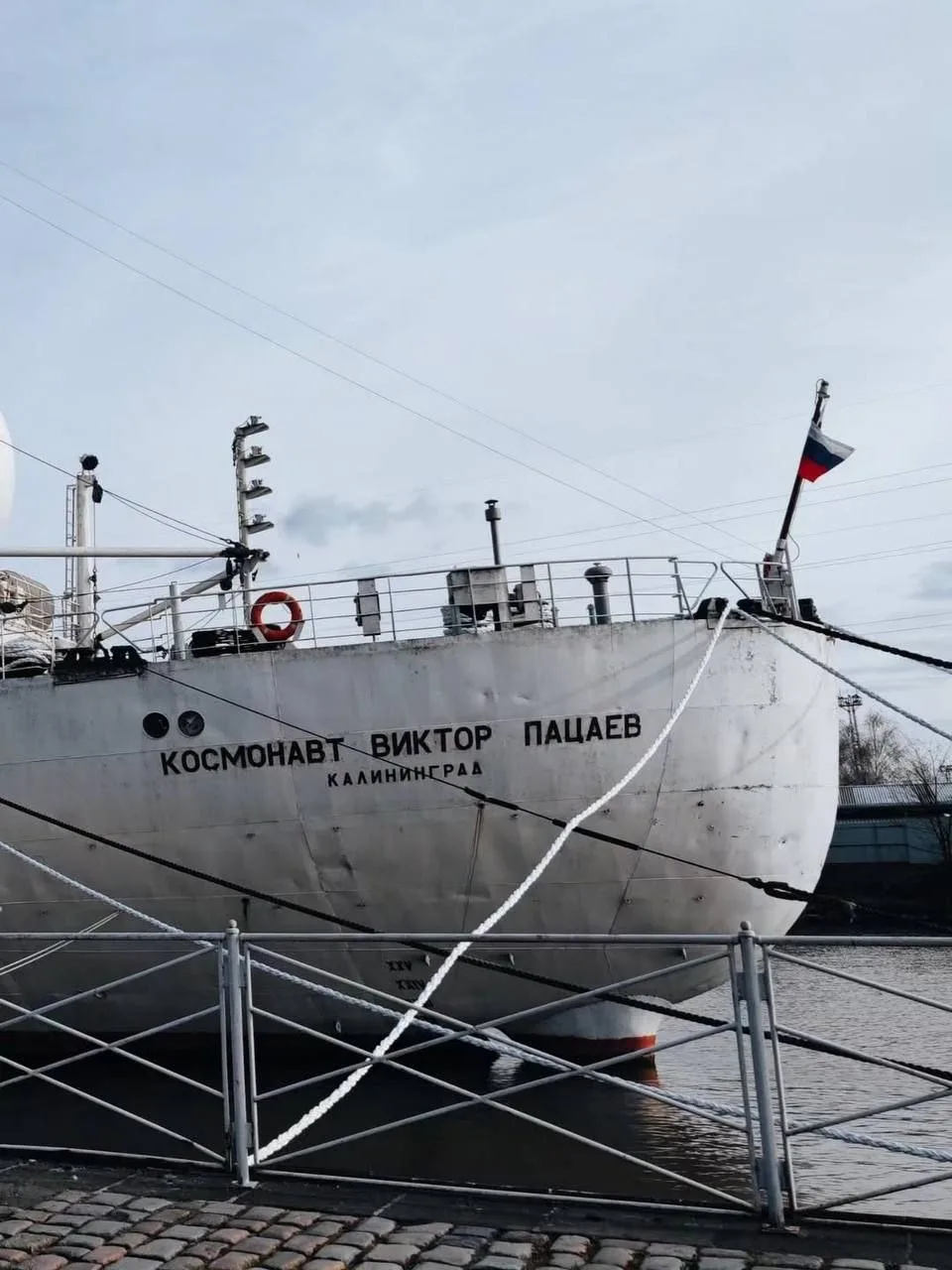 🚢 🌊 Предлагаем вам совершить прогулку по набережной Музея Мирового океана.   Вы будете в восторге от