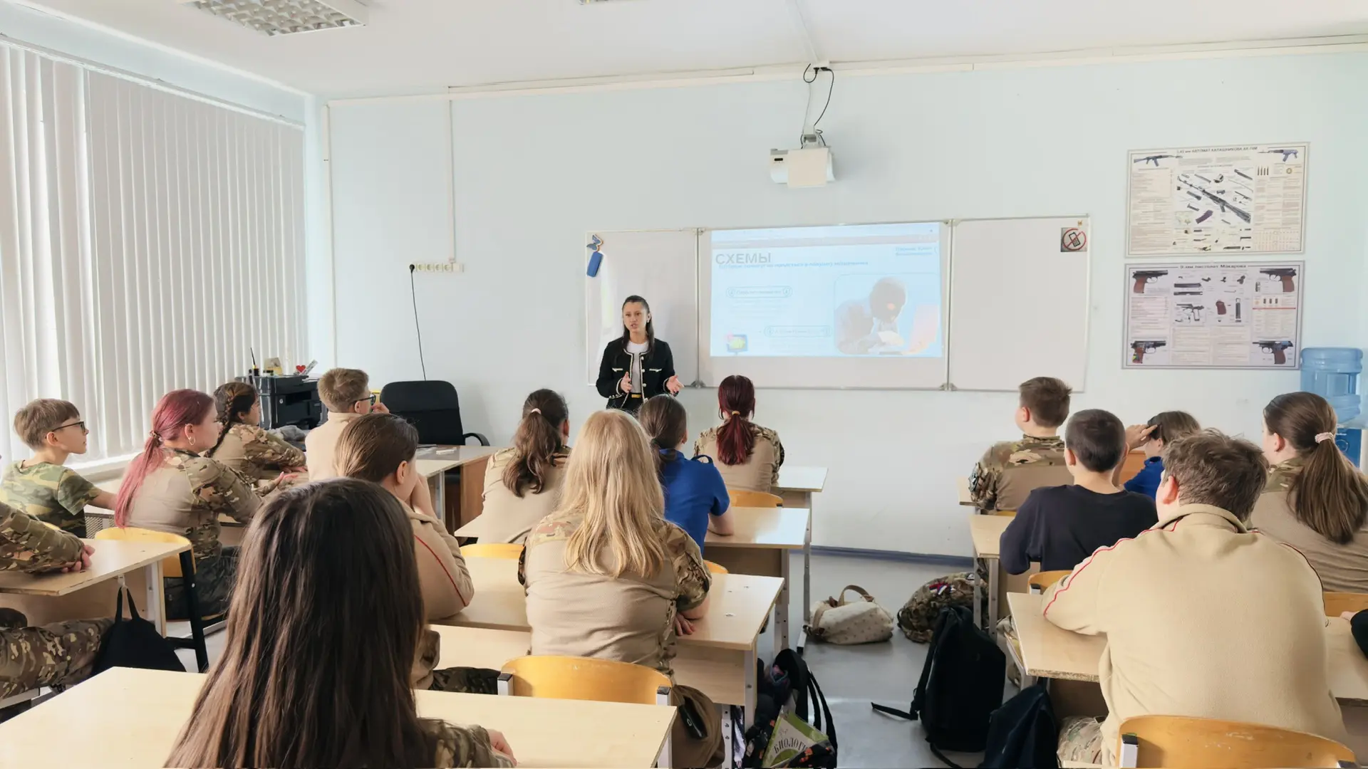 🏫 Обучающиеся нашей школы приняли участие в региональной образовательной акции «Кибернеделя Первых».