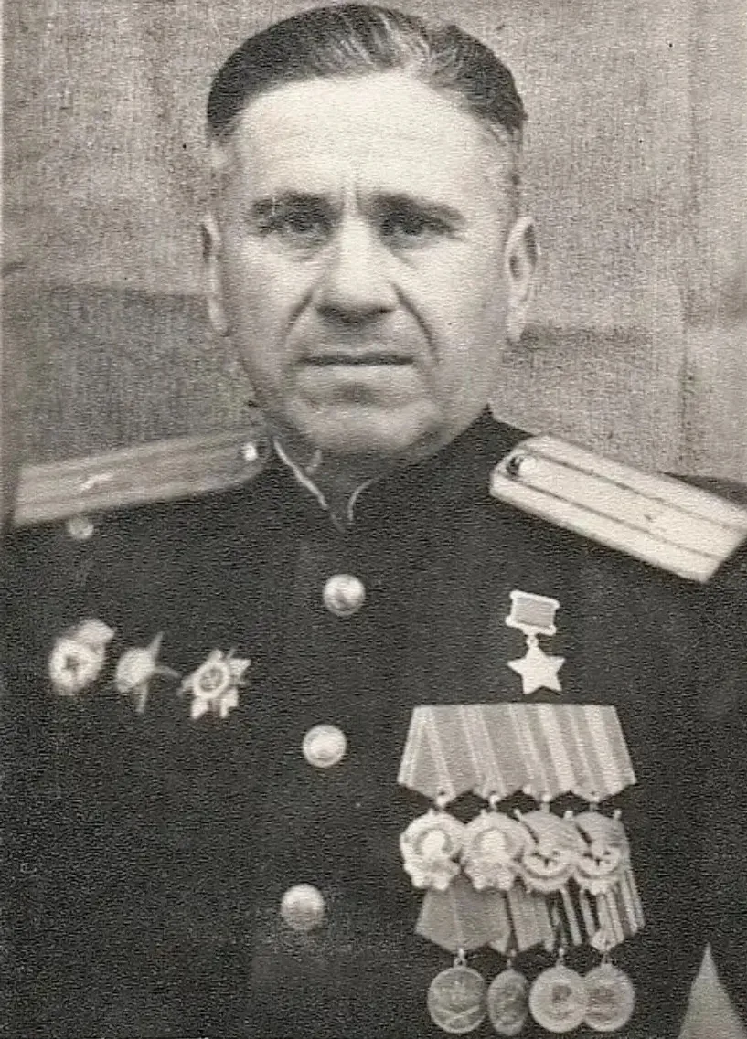🎖 Наша школа носит имя настоящего Героя! 

Сегодня, 26 июля, мы вспоминаем день рождения Стефана Еф