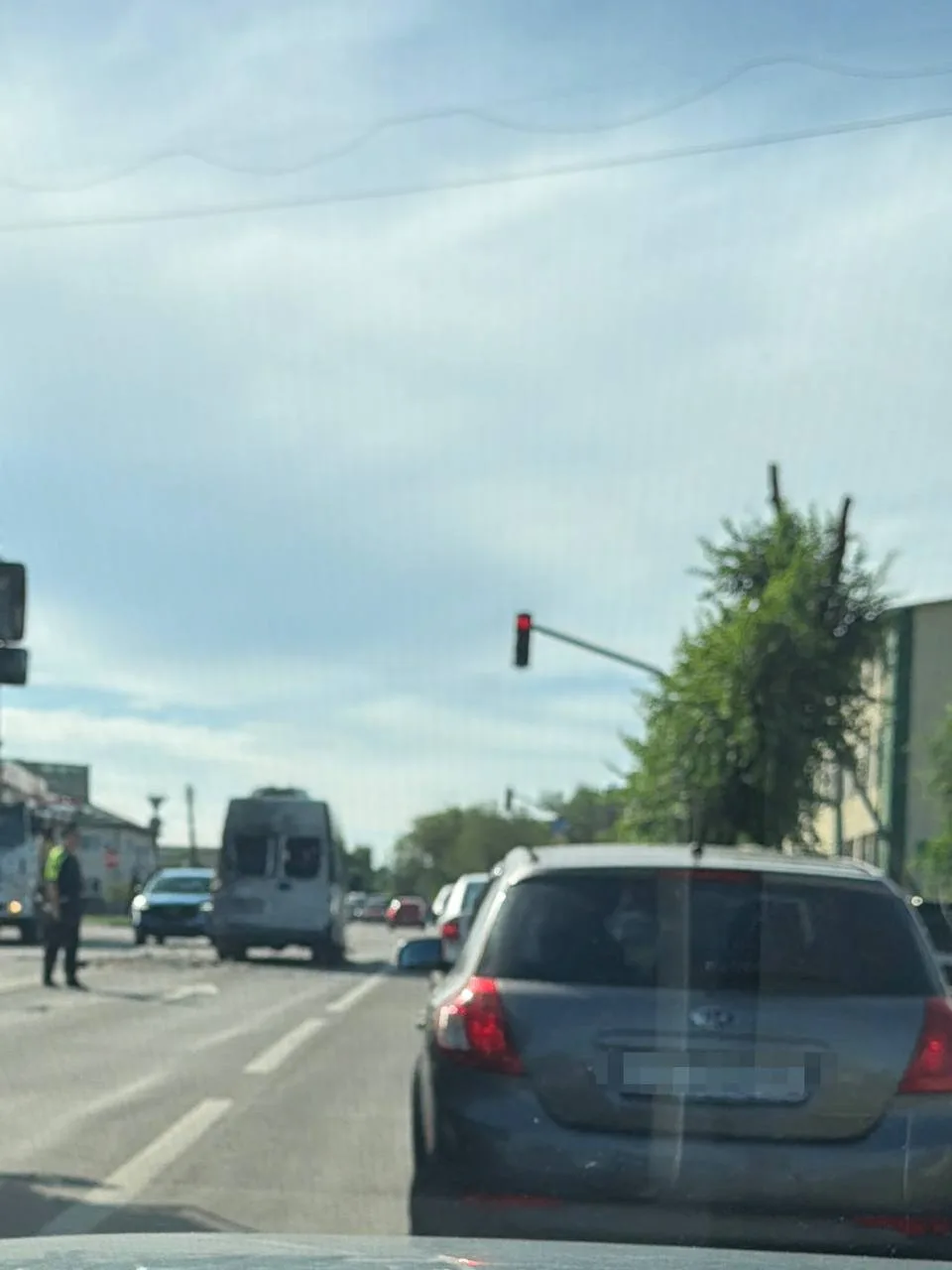 ⚡️ Предварительно, дрон атаковал микроавтобус в районе Лесоторгового в Луганске

У авто повреждена и