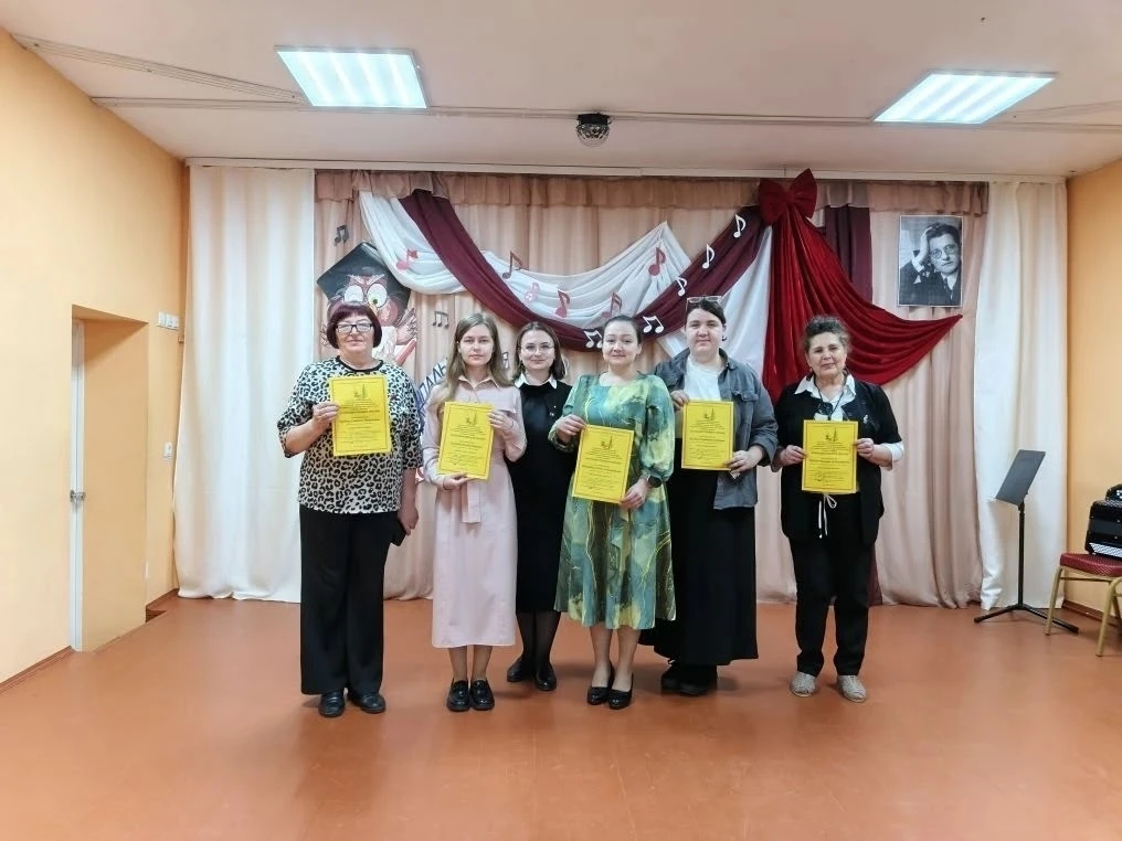 Поздравляем наших талантливых учениц 8-го класса Белых Мираславу, Дроздову Таисию и Селиванову Полин
