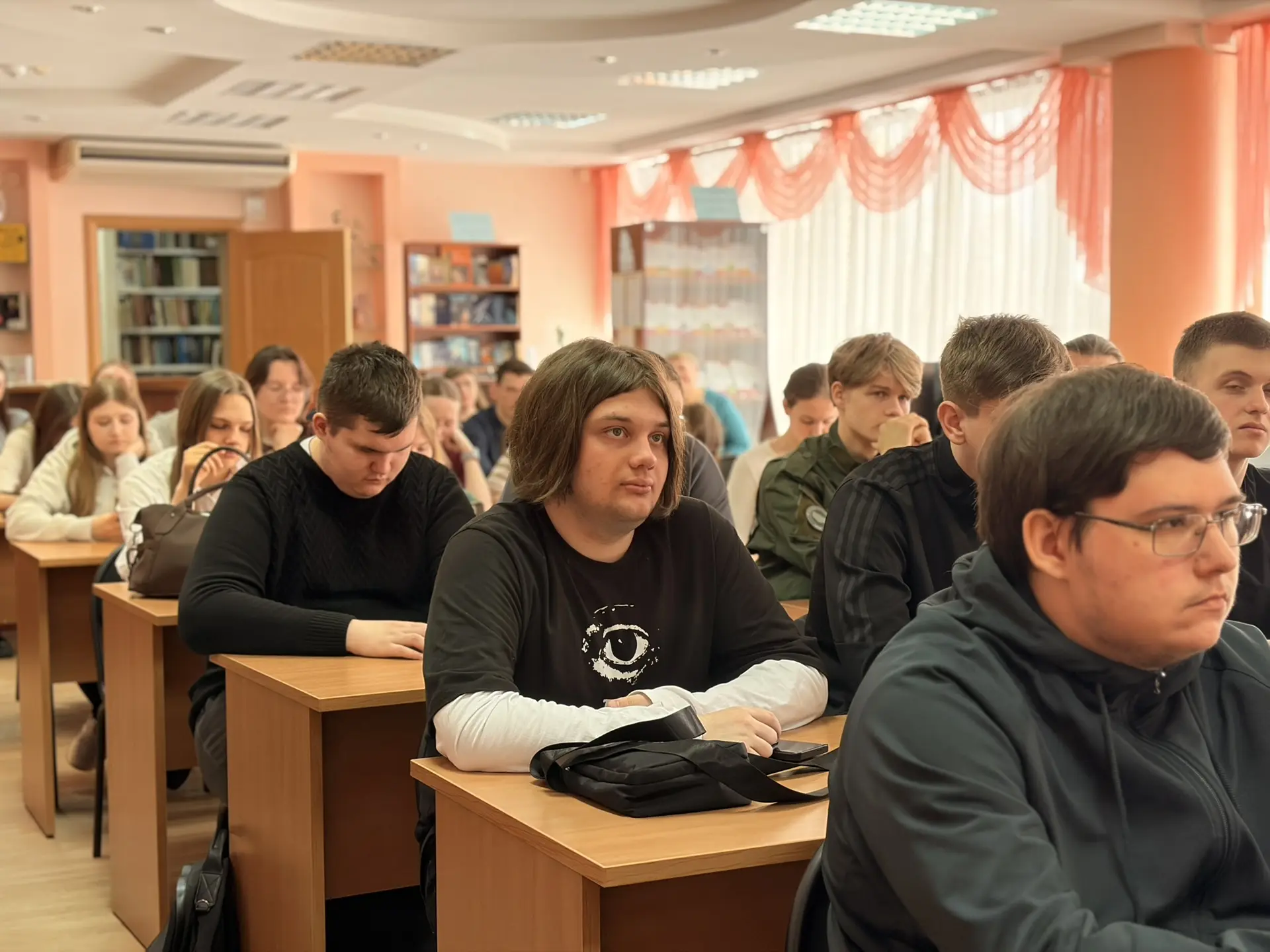 В научной библиотеке Кузбасского ГАУ прошло мероприятие, посвященное Всемирному дню поэзии  В рамках
