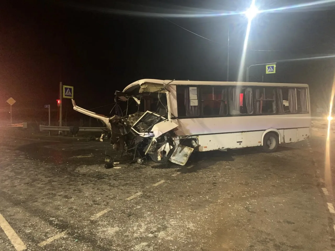 Число погибших в ДТП с автобусом и грузовиком в Ленобласти увеличилось до двух, сообщил...