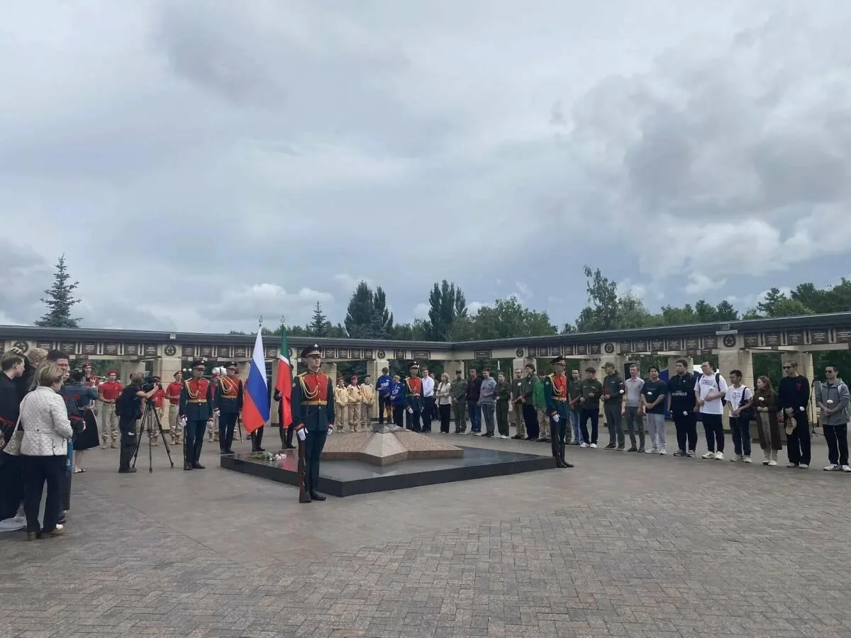 🎗🌹 В Казани почтили память погибших в День памяти и скорби

🕯️ В Парке Победы состоялась церемони