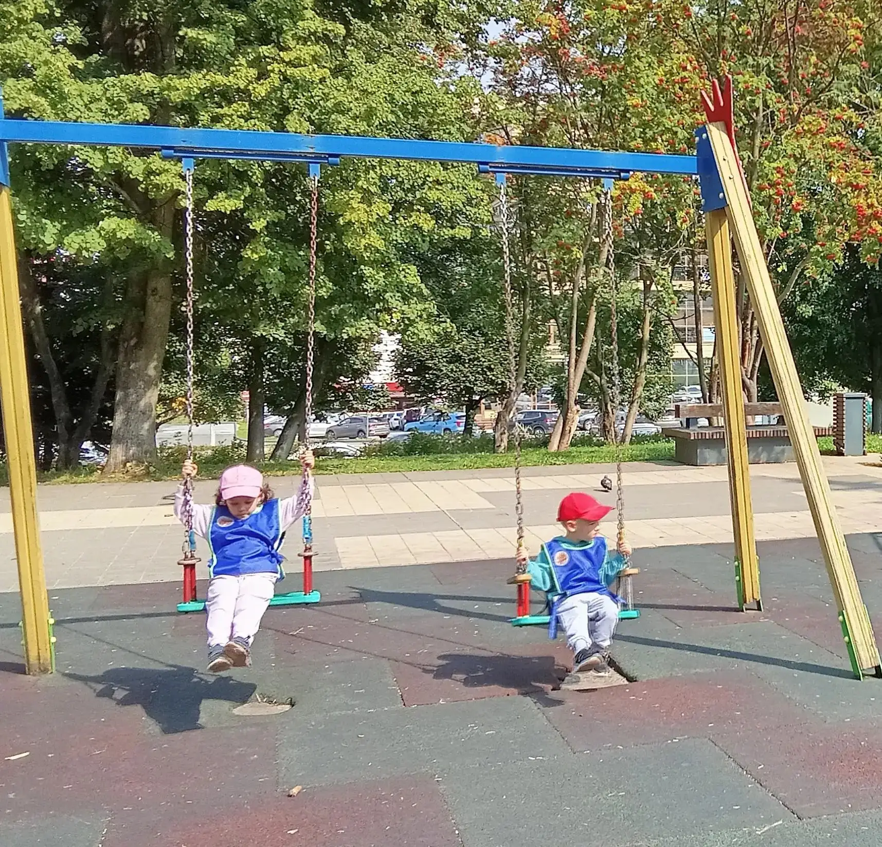 Игры на детской площадке.