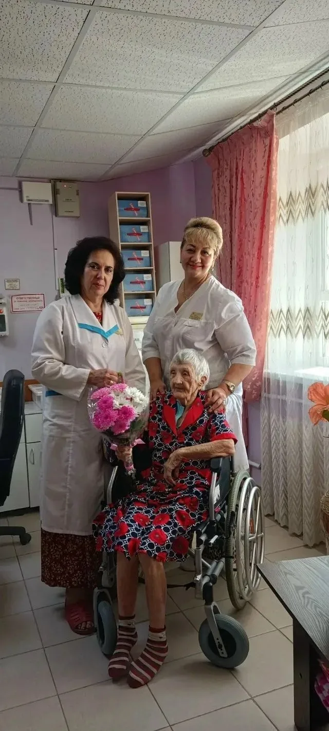 Свой 90-летний юбилей отметила подопечная отделения "Милосердие-2" - Крайнюкова Мария Федоровна.
Дор