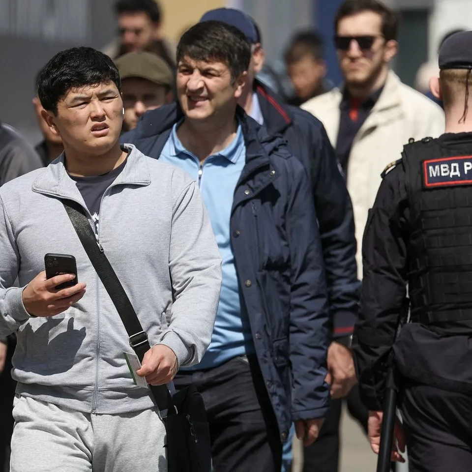 В России предложили ввести полный запрет на въезд семей мигрантов в страну❌