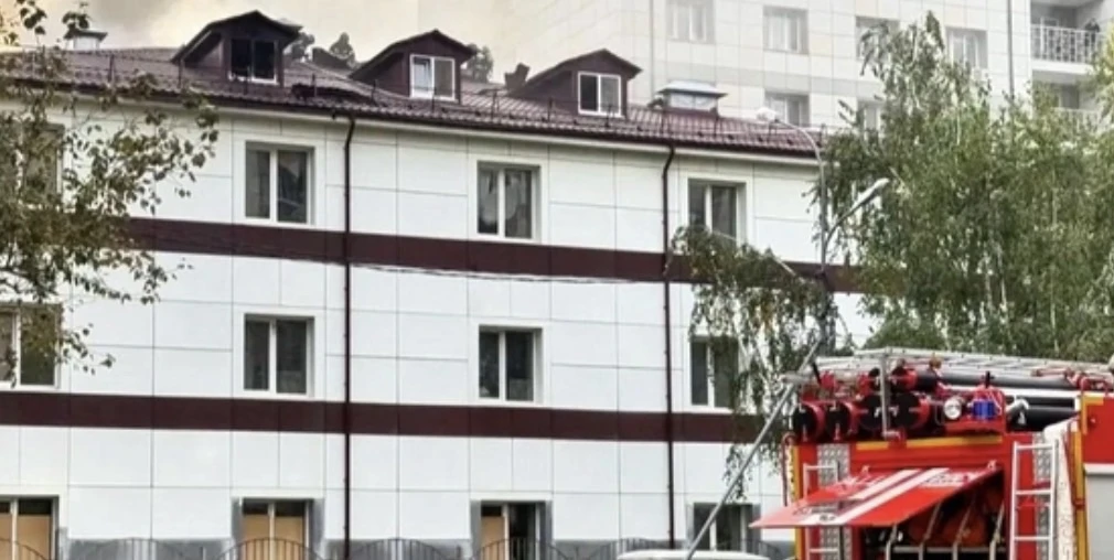В Тюмени полыхало здание на Олимпийской