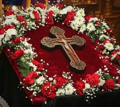 ♥"Кто хочет идти за Мною, отвергнись себя, и возьми крест свой, и следуй за Мною"-говорилось в сегод