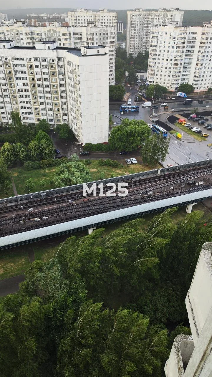 В Южном Бутово прошла гроза. Задышалось немного легче 🌩

🐐М125 в Max

Читай главный канал о Москве