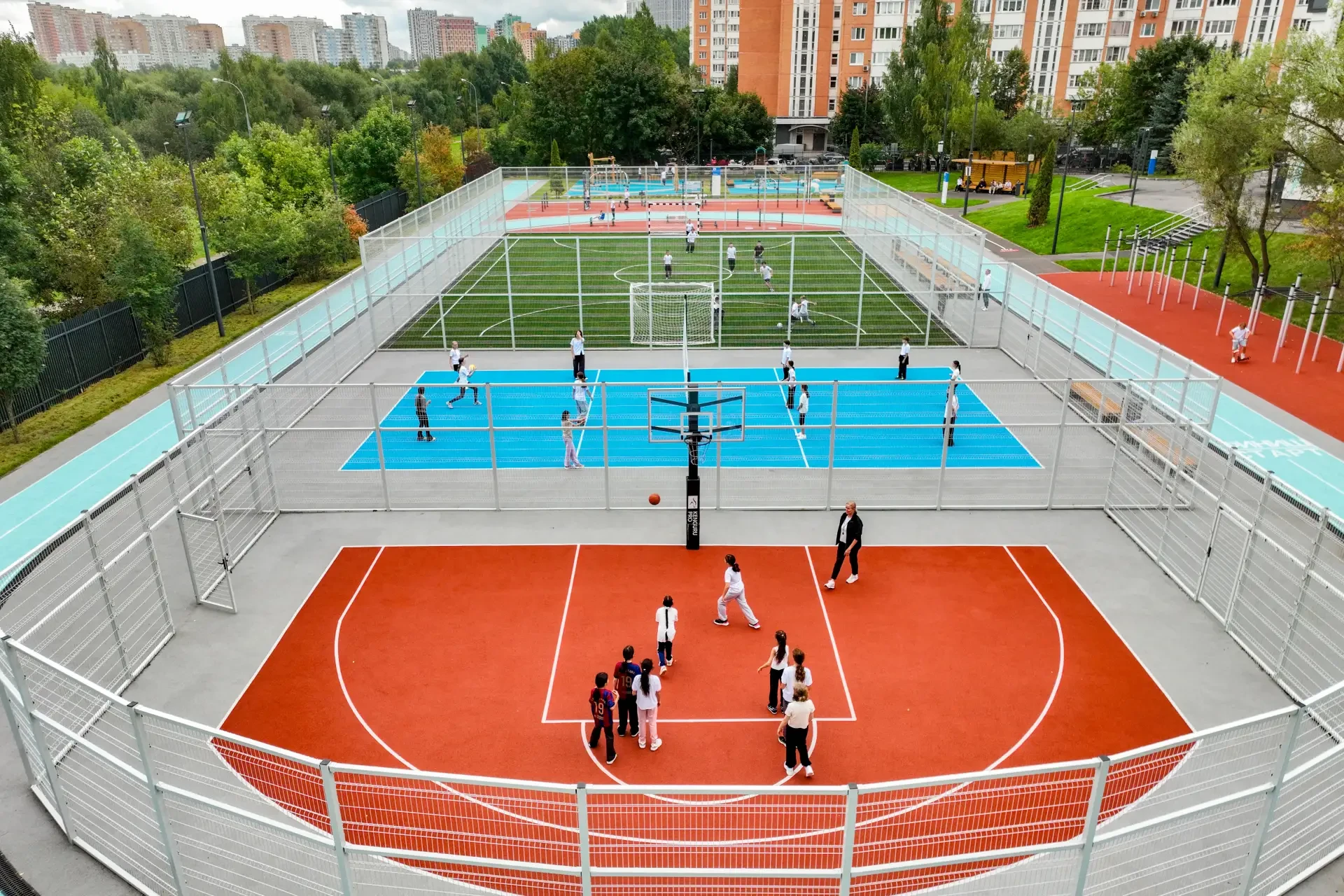 👩‍🏫 В Москве обновляют школьные здания и территории