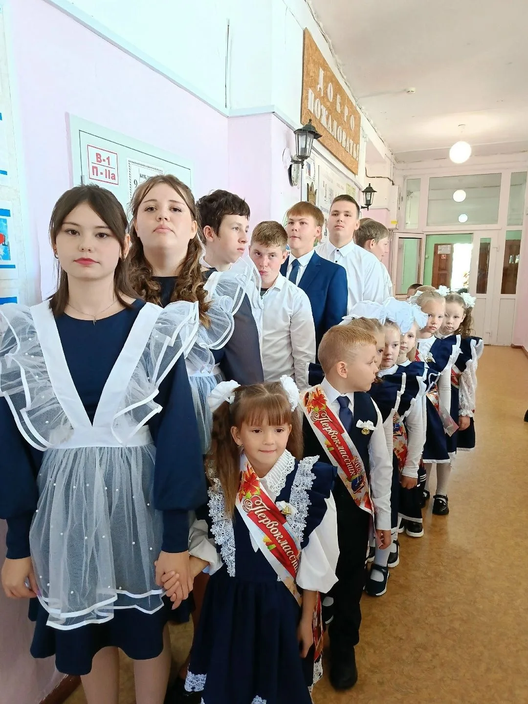 🎉 Снова 1 сентября. 🌺 День, когда школьные коридоры оживают после долгого лета. На ли...