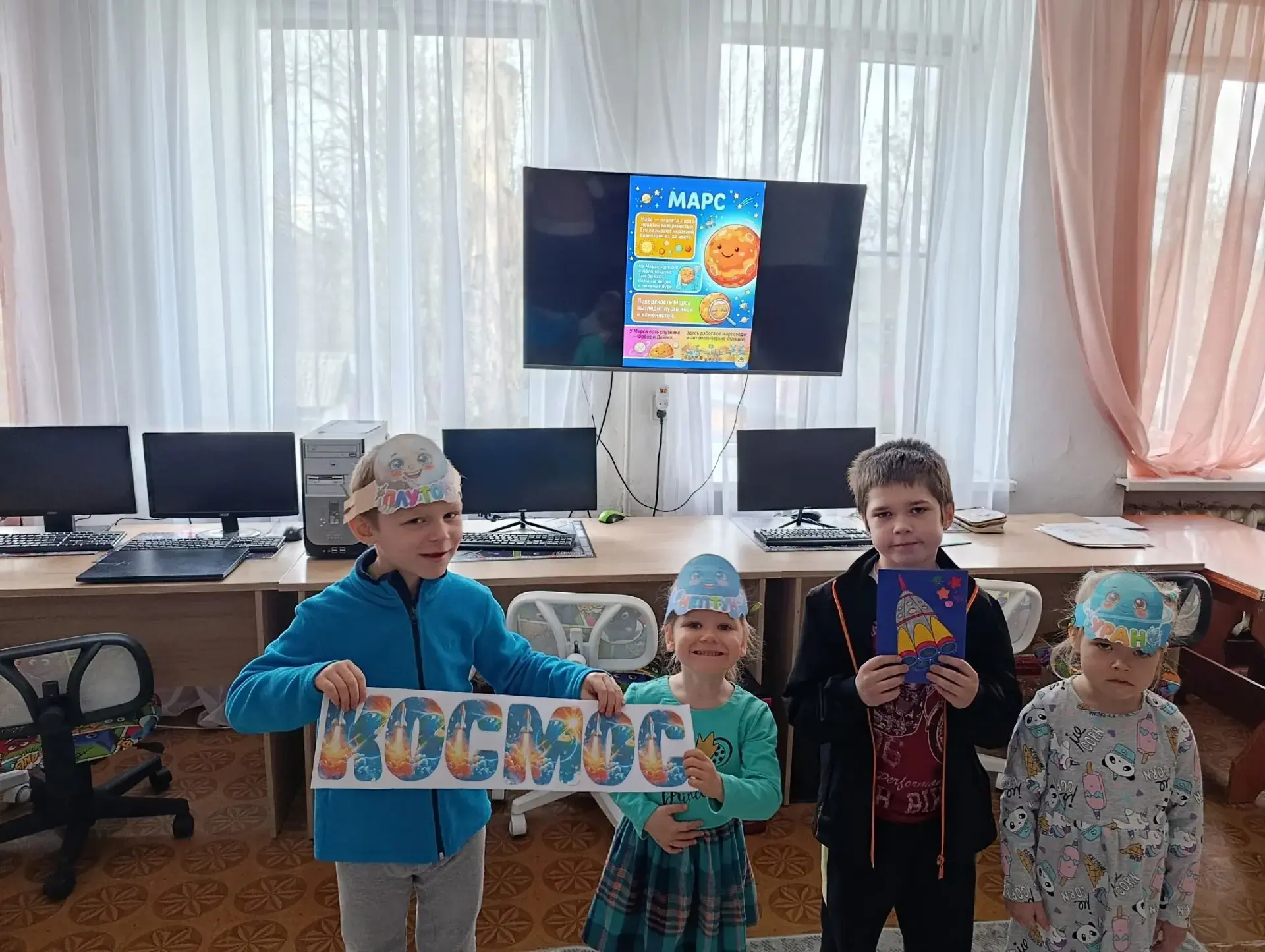 🚀 Космическое путешествие в Социально-реабилитационном центре  12 апреля – знаменательный день для к