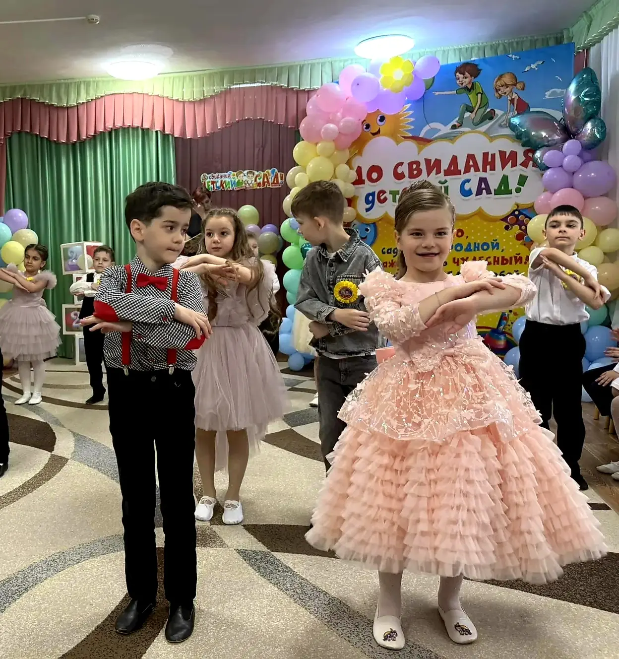 29 мая наш детский сад выпустил своих птенцов в большую школьную жизнь.  

Прощай, тихий час! Здравс