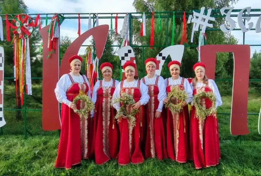 В минувшие выходные парк «Берёзовая роща» в Зеленодольске превратился в настоящую машину времени. 
4