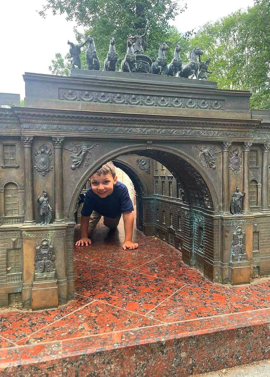 Северная столица в деталях - топ локаций 🏛️🏛️  Мы собрали подборку мест, где можно рассмотреть Санкт
