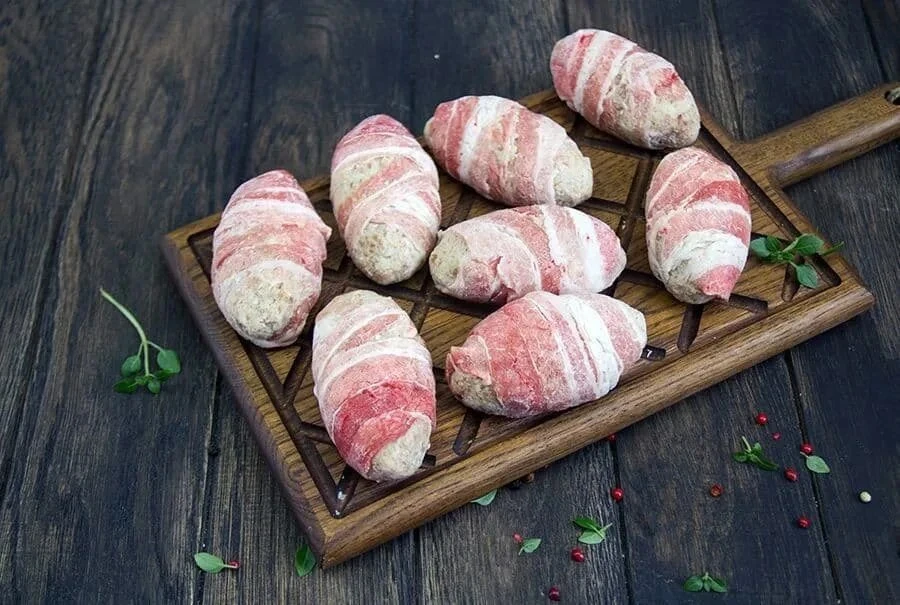 Котлеты в беконе из куриной грудки.