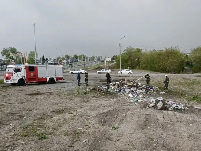 ФОТО ДНЯ

Сегодня в Кемерове по пути на полигон внутри мусоровоза загорелись отходы. Для предотвраще