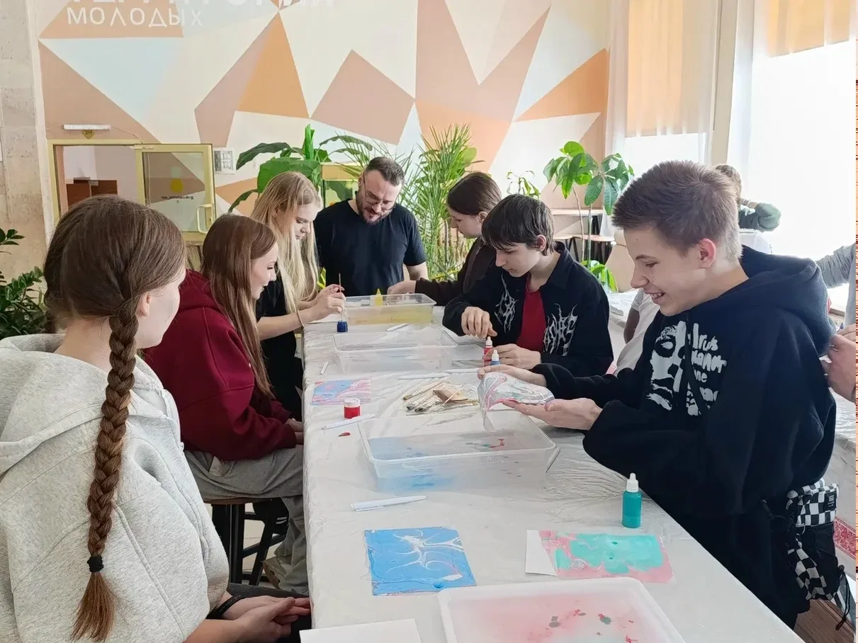 «Фантазии на воде»: участники проекта «Молодежная арт-терапевтическая лаборатория «Меня...