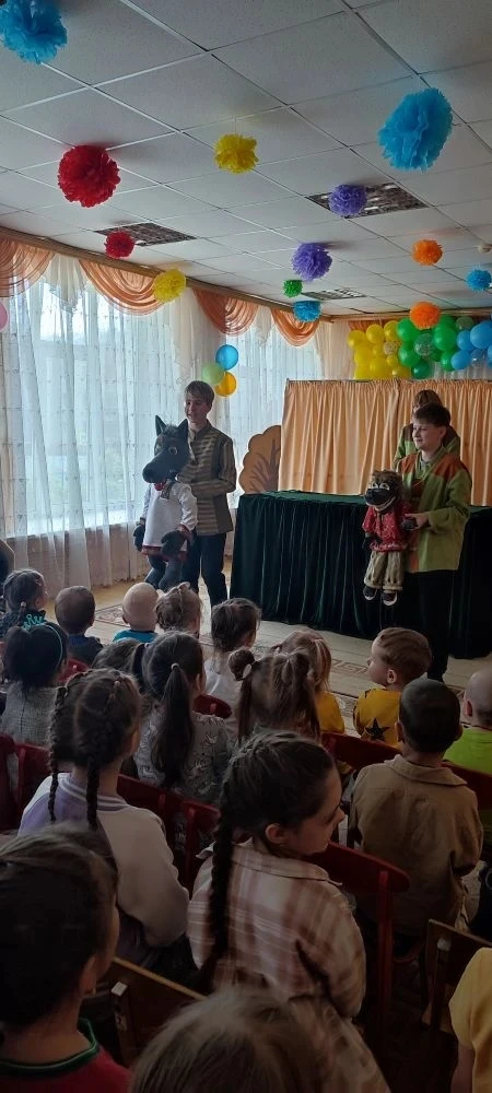 3 июня театр кукол "Кудесники" представил для наших воспитанников спектакль "Гадкий волчонок".
👫Реб
